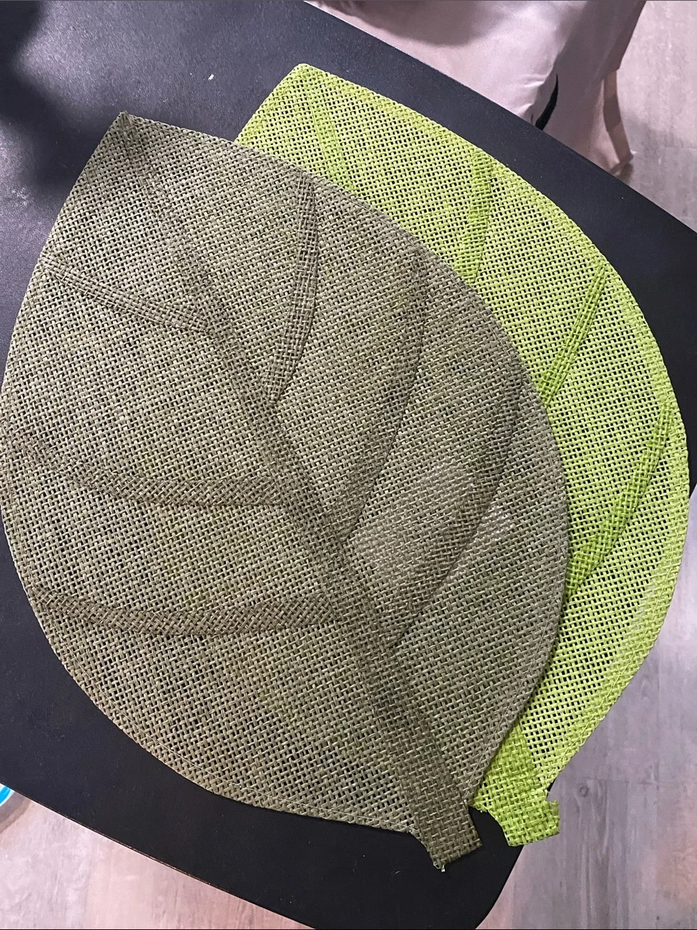 Leaf-Shaped Placemats Set in Bright Lime and Olive Qty: 19